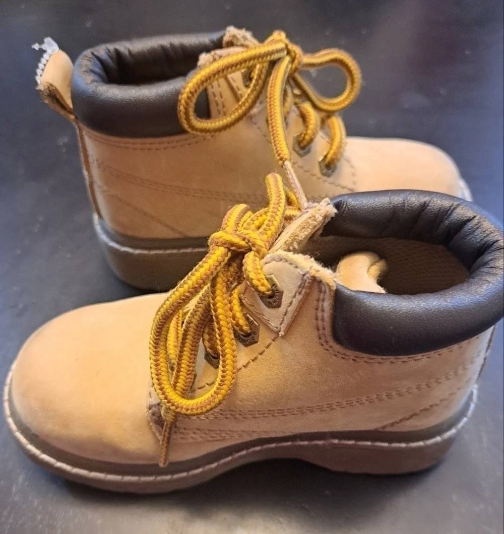 Buster Brown Boys Utility Boots    Size 8 1/2